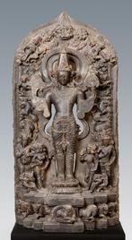 Indië Steen Gedenkzuil van Surya, de hindoe-zonnegod.