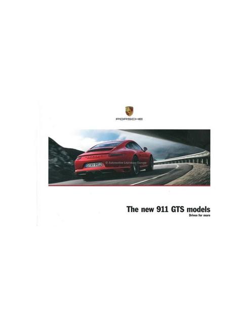2017 PORSCHE 911 GTS HARDCOVER BROCHURE ENGELS, Boeken, Auto's | Folders en Tijdschriften, Porsche