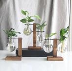 Glazen en houten vaas plantenbak tafelblad