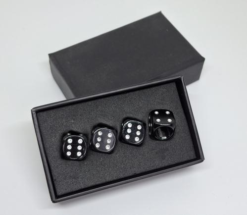 Dobbelsteen ventieldopjes zwart in cadeau-verpakking., Auto diversen, Tuning en Styling
