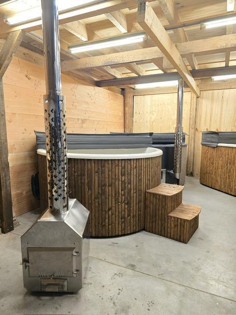 Hottub met externe kachel, Tuin en Terras, Bubbelbaden en Hottubs, Nieuw, Afdekzeil, Trap, Vast, Verzenden