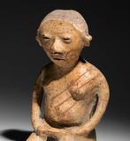 Chinees Nayarit Mexico. Terracotta Zittend vrouwenfiguur.