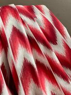 Dubbelbreed, bedrukt ikat-stof ottomaan voor decoratie en, Antiek en Kunst