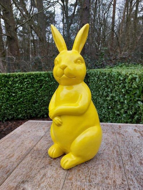 Beeld, fine statue of a yellow rabbit - 54 cm - polyresin, Antiek en Kunst, Curiosa en Brocante