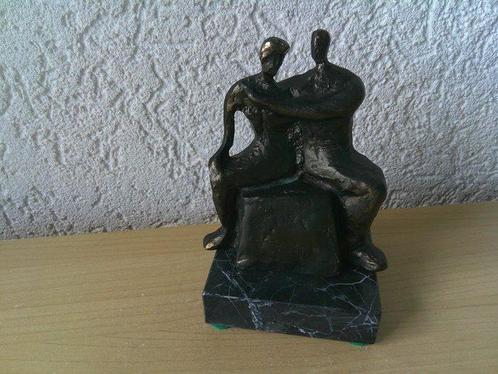 Artihove - Beeldje - SCHOUDER AAN SCHOUDER -, Antiek en Kunst, Curiosa en Brocante