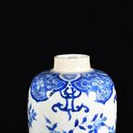 Fles - Porseleinen fles met blauw-witte decoratie van