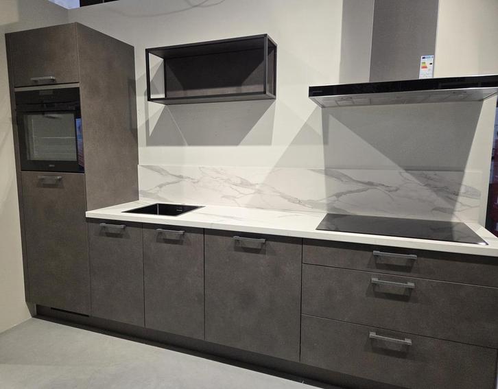 SHOWROOMKEUKENS UITVERKOOP - WEG=WEG - Spotprijzen NIEUW, Huis en Inrichting, Keuken | Complete keukens, Overige materialen, Overige kleuren