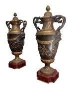 Dal modello di Clodion - Vaas (2) - Verguld brons,, Antiek en Kunst, Antiek | Meubels | Stoelen en Banken