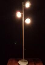 Leitmotiv - Staande lamp - Staal wit gepoederd, met chromen