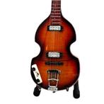 Miniatuur Hofner basgitaar met gratis standaard, Ophalen of Verzenden, Nieuw, Pop, Beeldje of Miniatuur