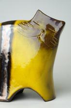 Urszula Despet - Figuur - Yellow Cat - Keramiek