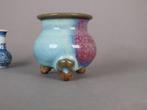 A SMALL JUN GLAZED TRIPOD CENSER - Penseelwasser - Porselein