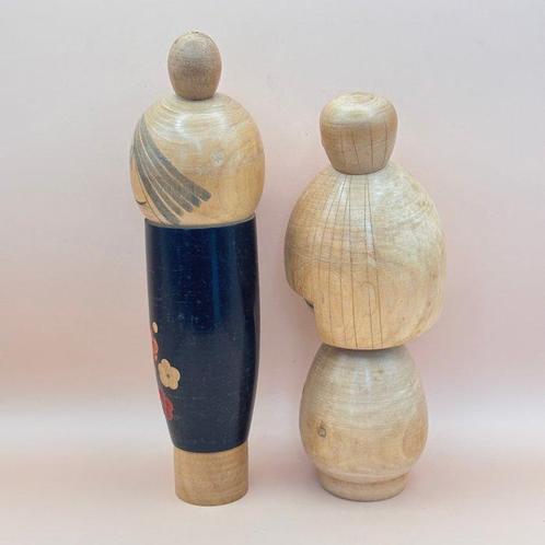 Twee vintage Kokeshi, gesigneerd door Sato Suigai en, Antiek en Kunst, Curiosa en Brocante