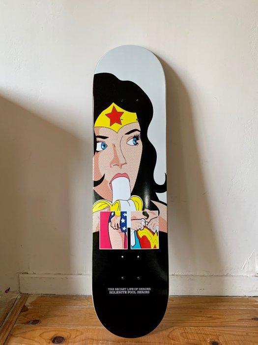 Greg Guillemin (1967) - Wonder Secret Heroes Skateboard, Antiek en Kunst, Antiek | Overige Antiek