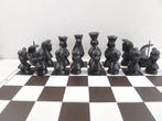 Jeu déchec en bois sculpté 1970/75 Origine Ibere King 115