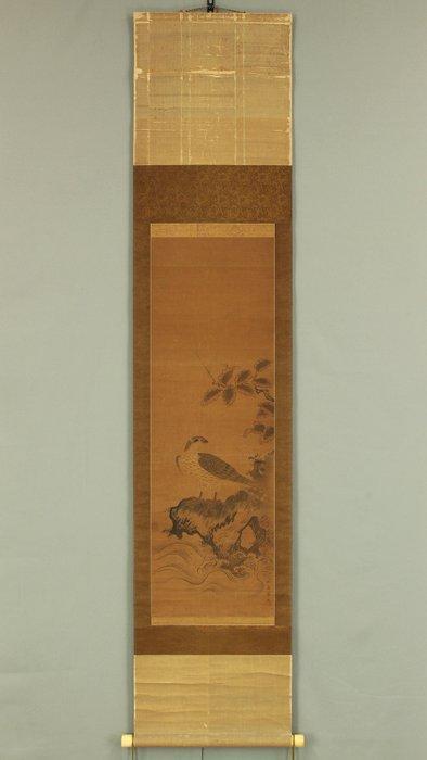 Hawk Resting its Wings Beside Ocean with Box - with, Antiek en Kunst, Antiek | Overige Antiek