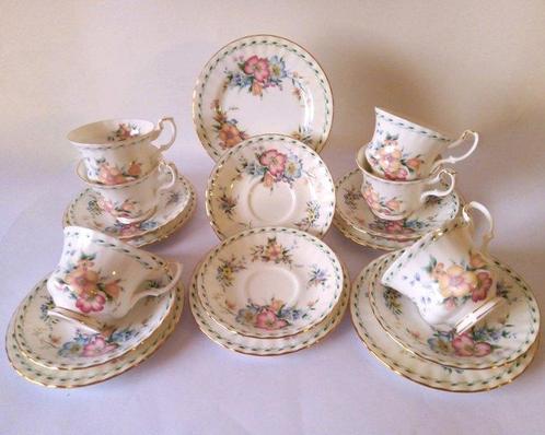 ROYAL ALBERT Constance - Tafelservies (18) -, Antiek en Kunst, Antiek | Meubels | Tafels