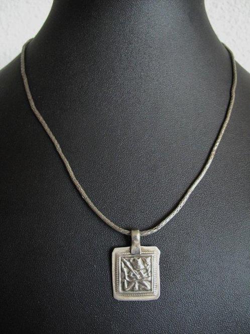 Zilver - Ketting met hanger - In, Antiek en Kunst, Kunst | Niet-Westerse kunst