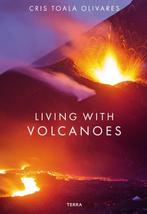 Living With Volcanoes 9789089898975 Cris Toala Olivares, Verzenden, Zo goed als nieuw, Cris Toala Olivares