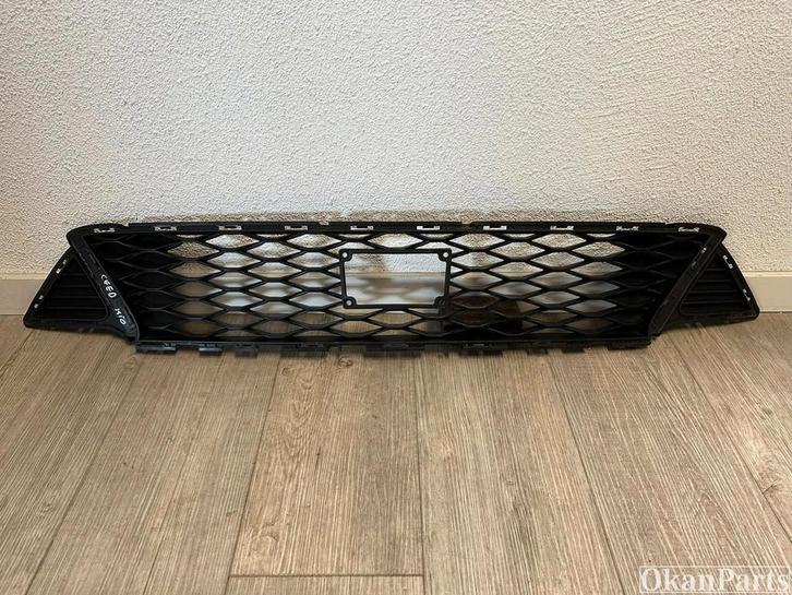 Kia Ceed CD GT-line onder Grille 86561-J7710, Auto-onderdelen, Carrosserie en Plaatwerk, Gebruikt, Kia, Voor, Bumper, Ophalen