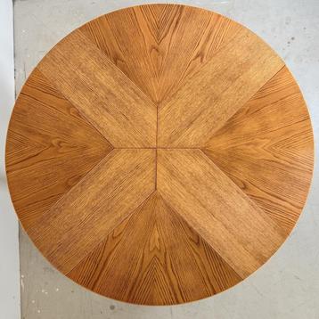Unieke vintage eettafel, rond uit te breiden beschikbaar voor biedingen