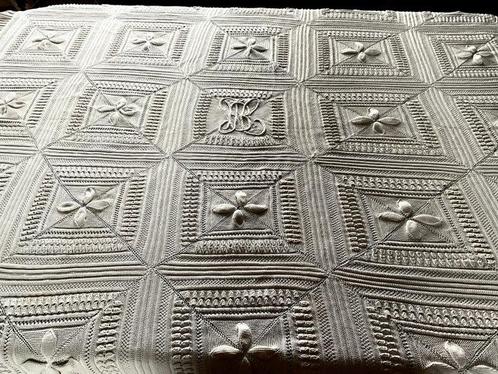 NAPOLEON 111 BEDOVERTREK met initialen B.H. CA.1870 -, Antiek en Kunst, Antiek | Kleden en Textiel