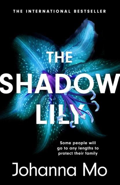 The Shadow Lily | 9781472281180 | Johanna Mo, Boeken, Thrillers, Zo goed als nieuw