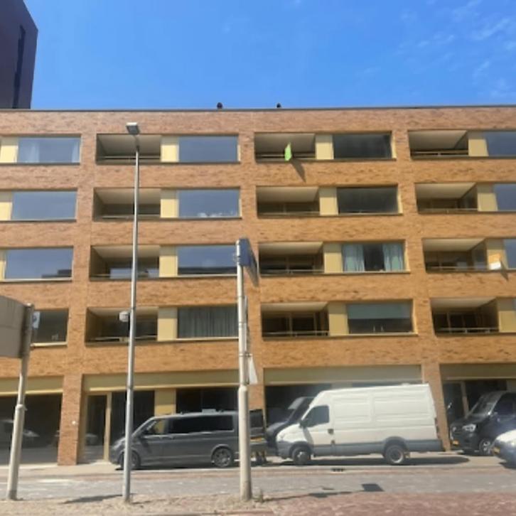 Appartement met balkon, luxe badkamer en parkeerplaats, Huizen en Kamers, Huizen te huur, Direct bij eigenaar, Noord-Brabant, Appartement