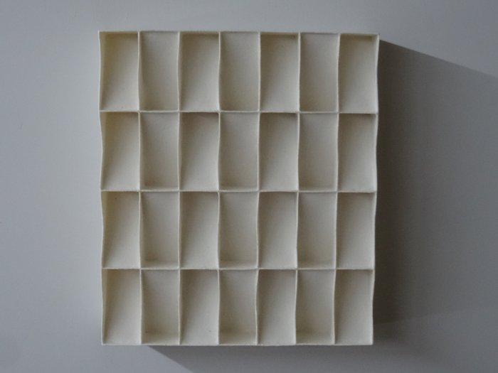 2026 - 21 Wit minimalistisch wandrelief, Antiek en Kunst, Kunst | Designobjecten