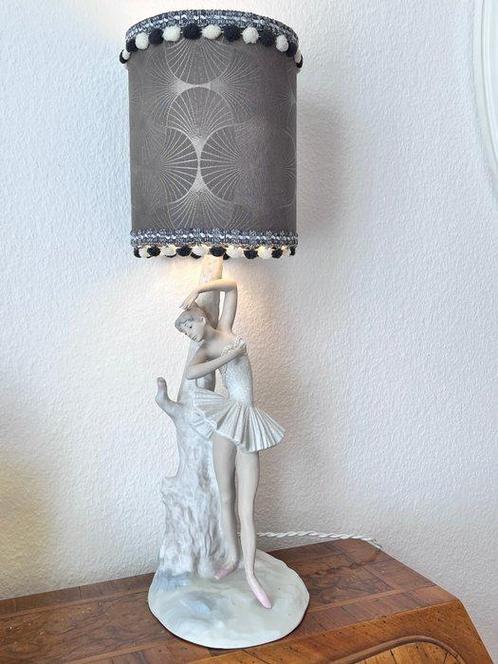 Lladró - Fulgencio Garcia - sculptuur, « Lampara Colombina », Antiek en Kunst, Antiek | Glas en Kristal
