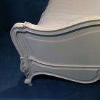 Stel van 2 wit gelakte nachtkastjes met ledikant Frankrijk c, Ophalen of Verzenden