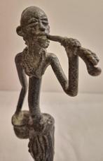 sculptuur, Statuetta Dogon in bronzo a cera persa - Fumatore