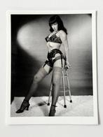 Bunny Yeager (1929–2014) - Pin-up Bettie Page in studio,, Antiek en Kunst