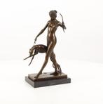 Figuur - Bronzeskulptur „Diana mit Hund“ – Höhe ca. 31,3 cm