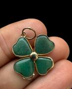 Nieuwsgierig en geluksbrengend klavertjevier, gemaakt van