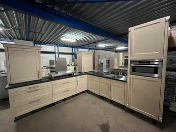 Complete Keuken  Compleet Gedemonteerd 120 OP voorraad 2610 beschikbaar voor biedingen