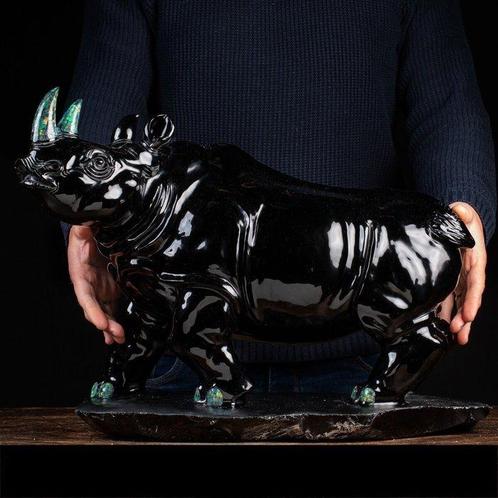 Zeer uniek item - Neushoornstandbeeld in Obsidiaan met Opaal, Verzamelen, Dierenverzamelingen