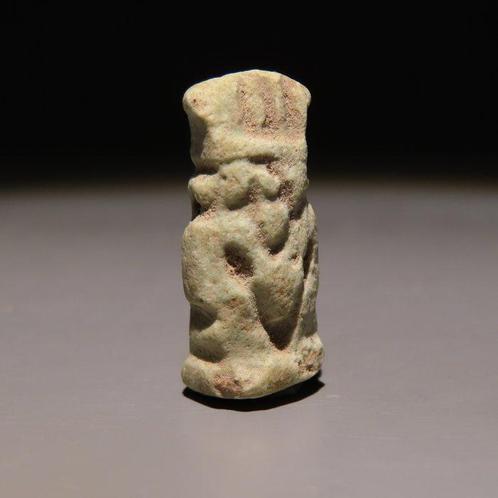 Oud-Egyptisch Faience Bes Amulet. Ptolemaïsche periode, 323, Verzamelen, Mineralen en Fossielen