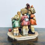 Hummel # 574 - Rock-A-Bye - TMK7 - Boxed - Beeldje -