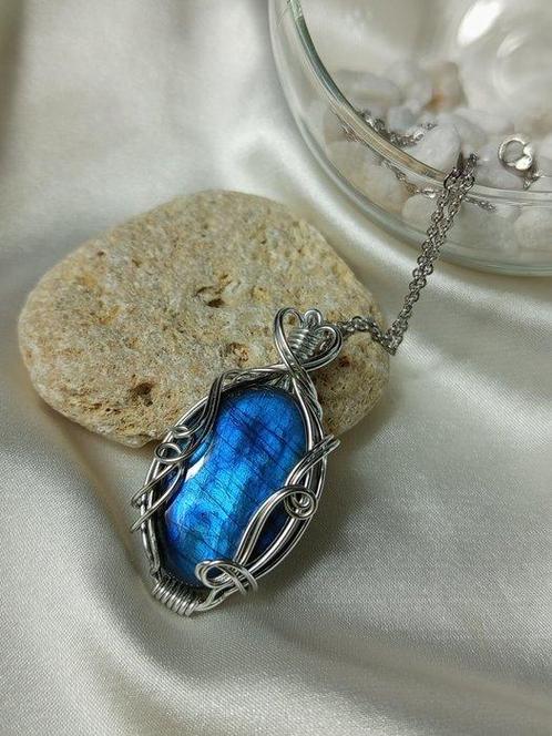 Ambachtelijke sieraden in labradoriet van topkwaliteit,, Verzamelen, Mineralen en Fossielen