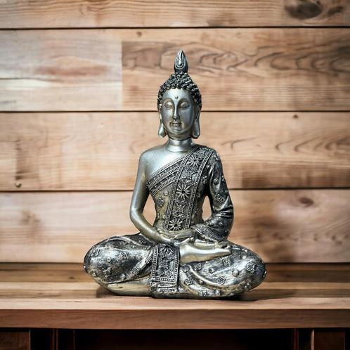 Boeddha Beeld met Bhumisparsha Mudra - Zilverkleurig, Huis en Inrichting, Woonaccessoires | Boeddhabeelden, Verzenden