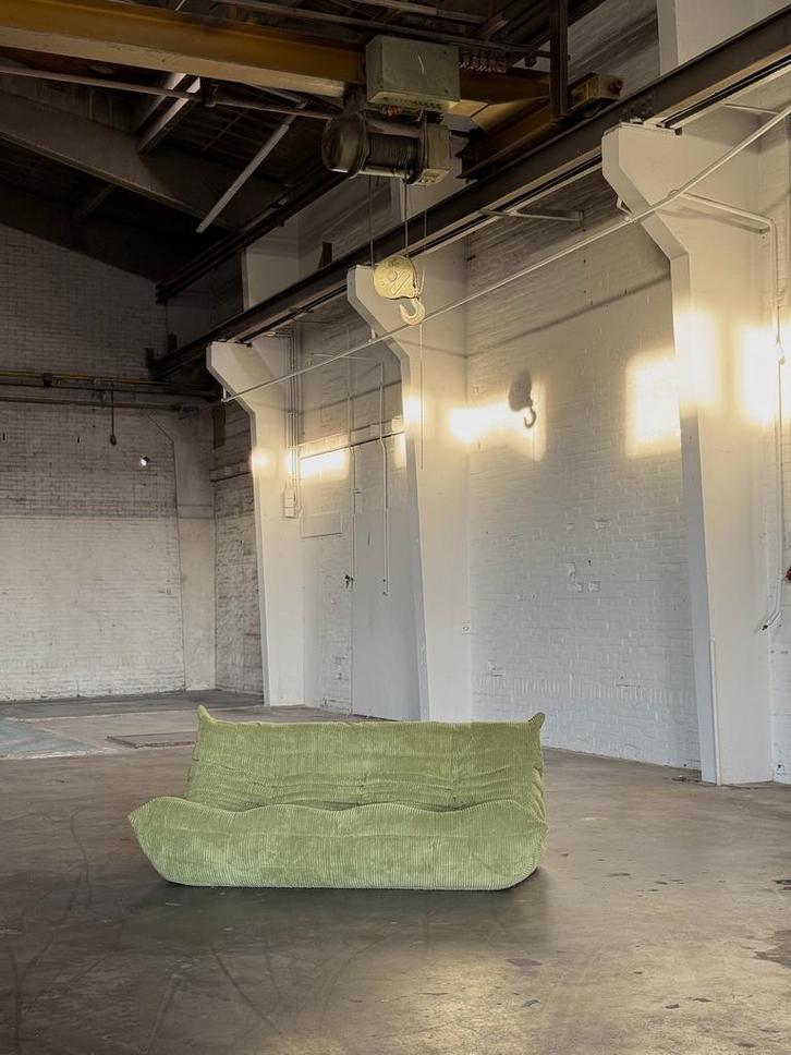 Logne Roset Togo 3-zits | Corduroy (SHOWMODEL), Huis en Inrichting, Banken | Bankstellen, 150 tot 200 cm, 75 tot 100 cm, Rechte bank