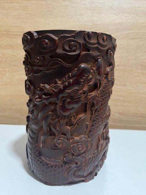 Een in Chinese bamboe gekerfde penhouder - Bamboe - China -, Antiek en Kunst, Antiek | Overige Antiek