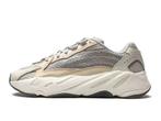 Adidas Yeezy Boost 700 V2 Cream - Maat 46 EU, Kleding | Heren, Schoenen, Ophalen of Verzenden, Nieuw, Yeezy