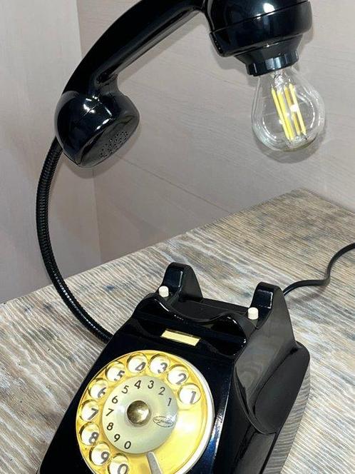 telefono lampada - Tafellamp - pvc-messing metaal, Antiek en Kunst, Curiosa en Brocante