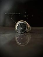 Ring van handgesmeed zilver, uniek wereldwijd, met