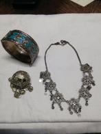 drie Aziatische handgemaakte sieraden - Zilver - Asia - 20e