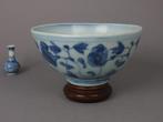 Jiajing (1522-1566) - Kom - Conjoined Florals, Palace Bowl -, Antiek en Kunst