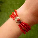 Bloedkoraal(imitatie) kralen armband met gouden slot; Ant..., Gebruikt, Overige kleuren, Ophalen of Verzenden, Met edelsteen
