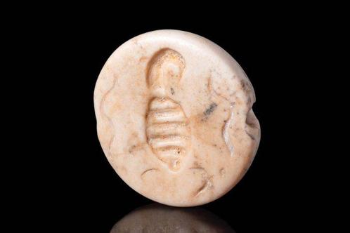 Mesopotamisch Witte stenen stempelafdruk met afbeelding van, Antiek en Kunst, Antiek | Overige Antiek